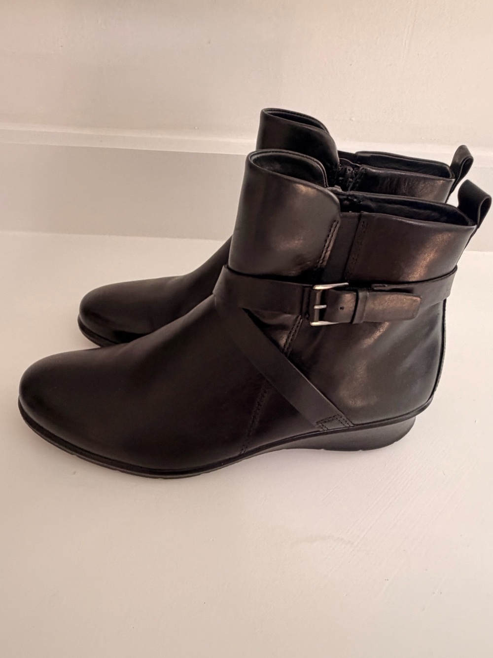 ECCO Black Leather Buckle Strap Low Wedge Ankle Booties Comfort EU 41 US 10-10.5